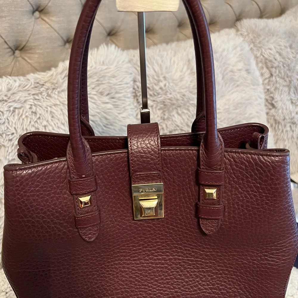 Furla Genuine Leather Bag with Gold and Brown Accents EUC beautiful fall color! - Picture 4 of 16